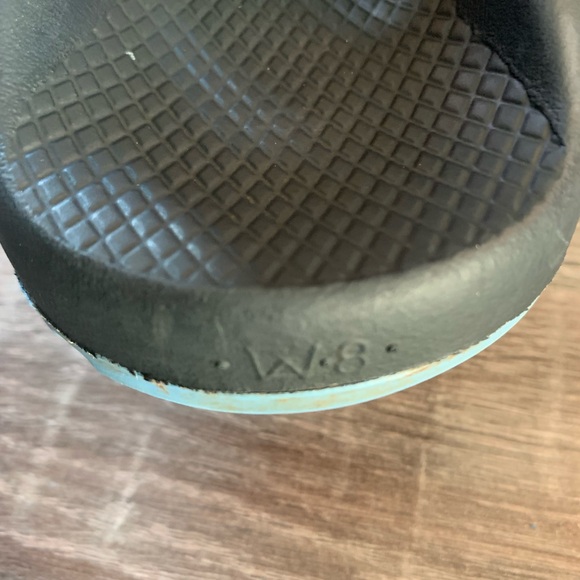 Chaco — women’s 8 dual adjustable blue strap sandals - Picture 6 of 7